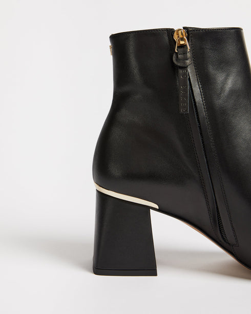 <P>Squarel - 41 / Black</P>